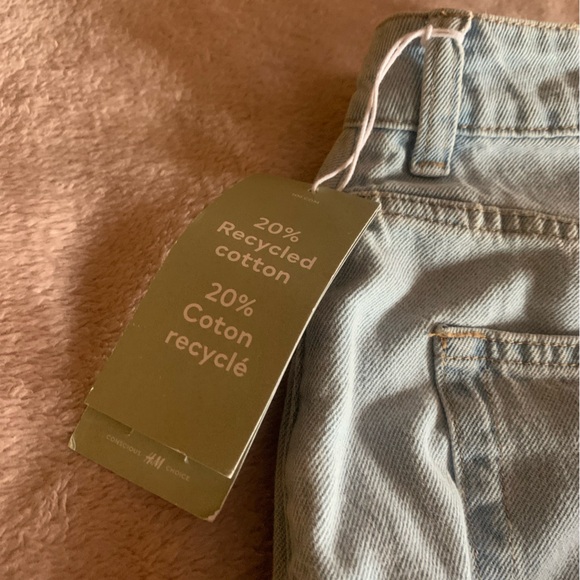 NEW WITH TAGS! H&M ULTRA HIGH RISE JEANS - SIZE 2 - Picture 2 of 3